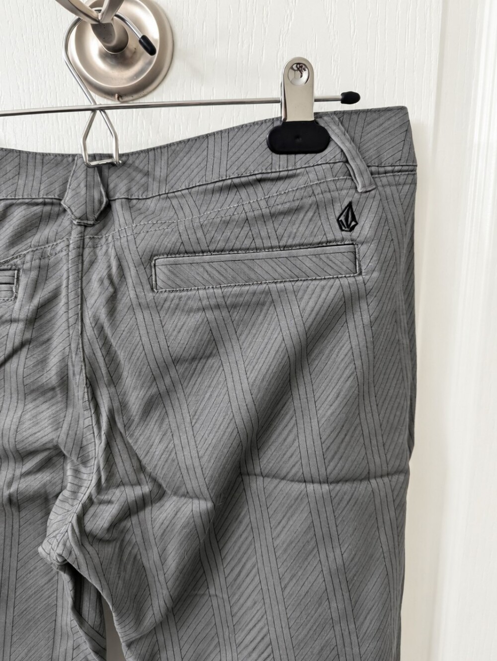 Volcom pants - Picture 3 of 4